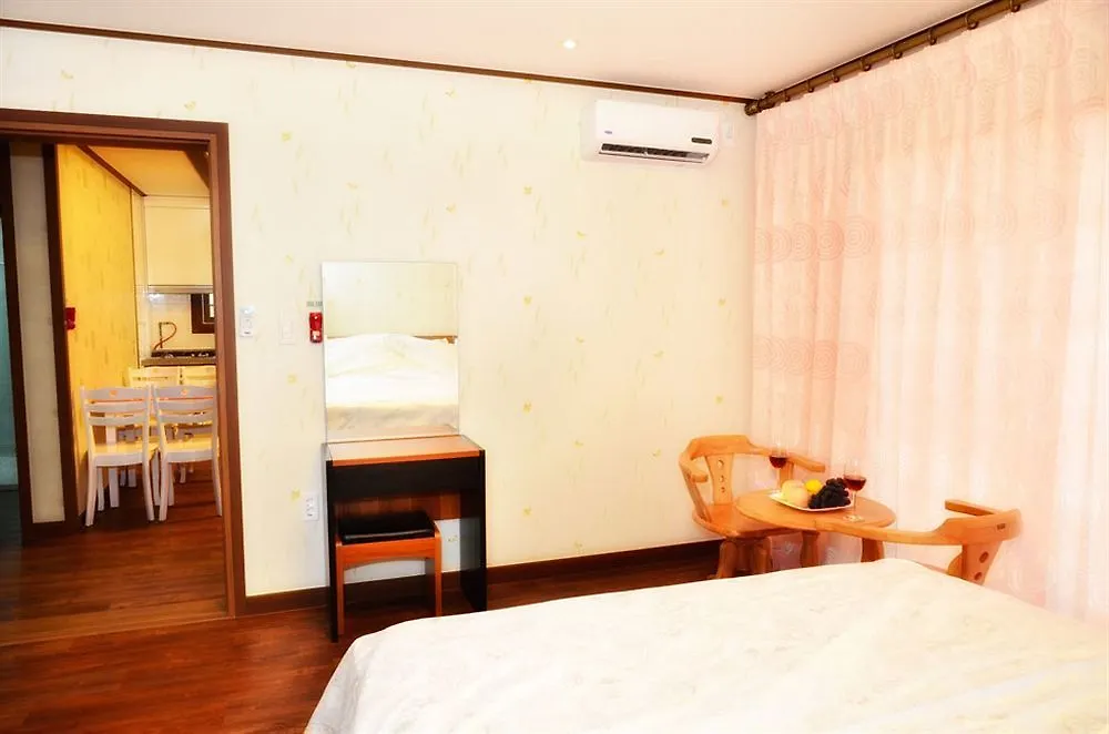 Jeju Time-Travel Pension Feriehus